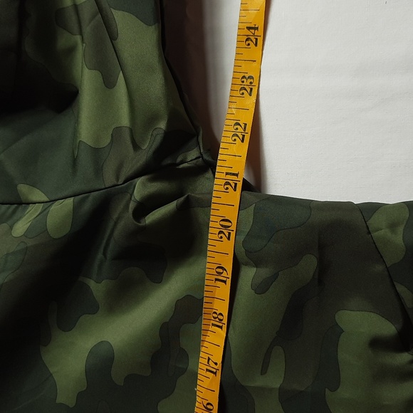 Camouflage Windbreaker - Size M - New With Tags - Picture 5 of 11